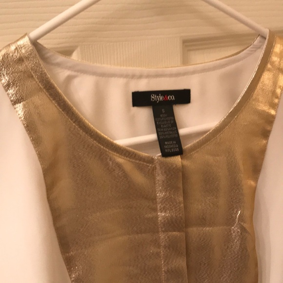 White blouse - Picture 2 of 3